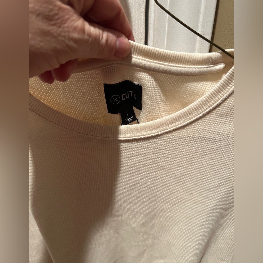 Cuts Clothing Men’s Prestige Thermal crew LS shirt, size LG in Ivory color - Picture 2 of 4